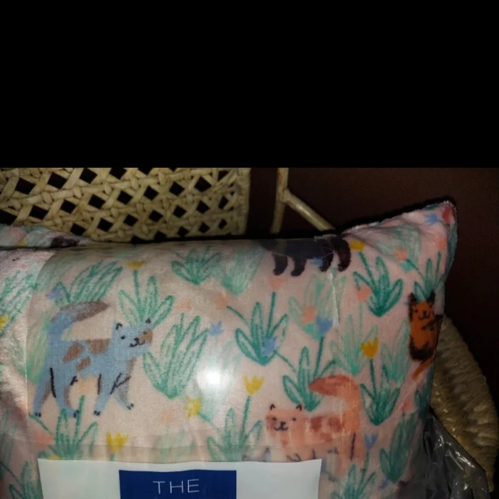 CATS IN THE MEADOW LARGE PLUSH PILLOW SET OF 2! BNWT SO RETIRED